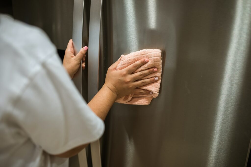 Clean Your Fridge in 5 Easy Steps